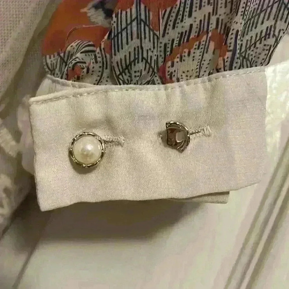 Gimmicks by BKE Blouse - Picture 3 of 5